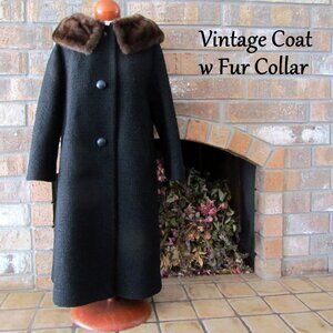 VINTAGE COAT w FUR COLLAR, BLACK NUBBY WOOL TEXTURE, 1960s CHIC w LARGE BUTTONS